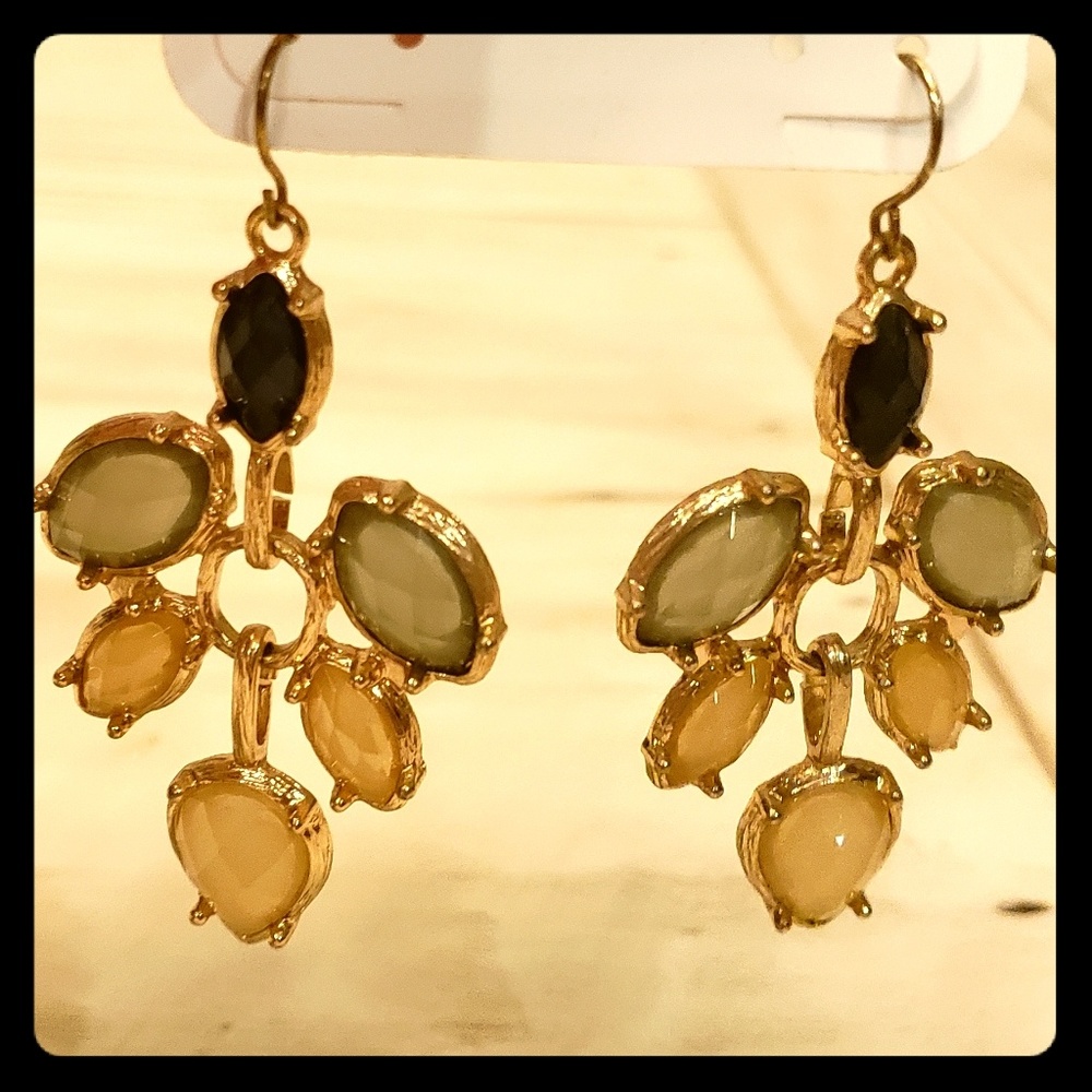 Earrings dangle
